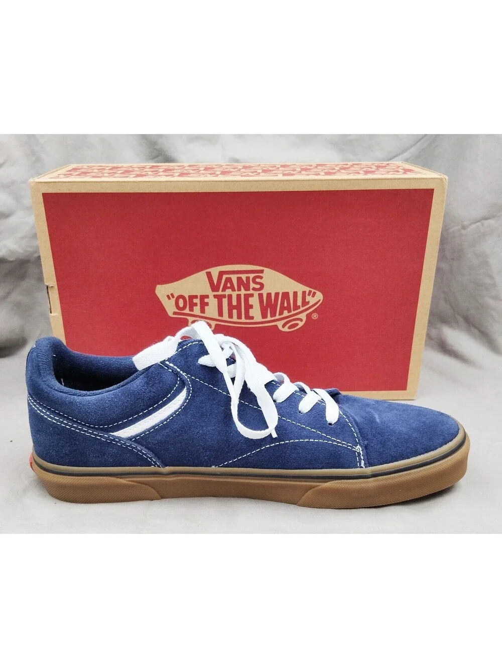 Vans Seldan VN0A4TZELSY Mens 9 Dress Blues Navy Suede Gum Shoes w/ Box